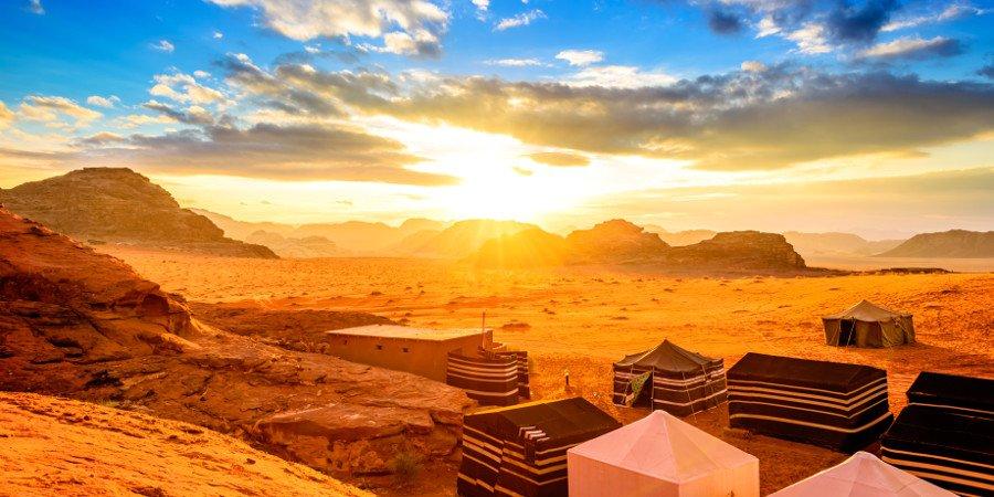 Campo tendato nel deserto di Wadi Rum